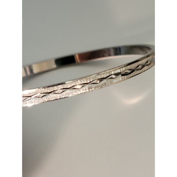 Trifari silver etched Bracelet - Picture 3 of 4